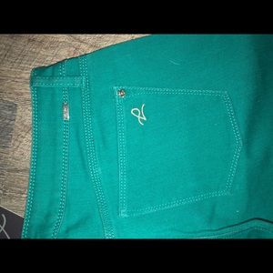 DL1961 (Bloomingdales) SZ 29. Brand new never worn